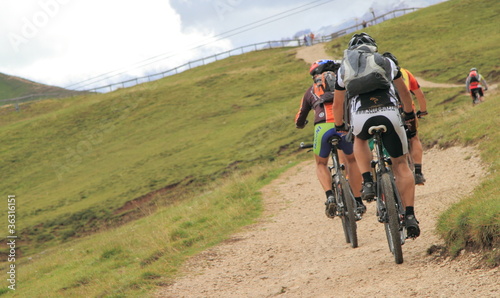 Photo: In mountain bike su un sentiero Dolomitico In mountain bike su un sentiero Dolomitico