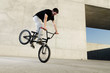 Foto: Young BMX bicycle rider Young BMX bicycle rider