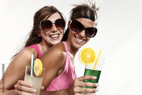 Foto: very happy girls in studio, white background very happy girls in studio, white background