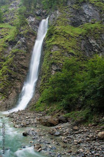 Foto: Waterfall in green nature Waterfall in green nature