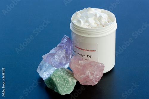 Foto: tiegel und mineralstoffe tiegel und mineralstoffe