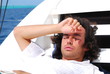 uomo in relax in mare