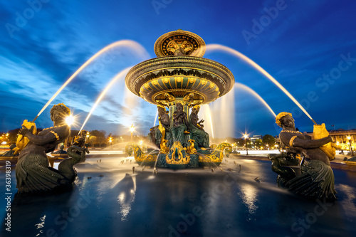 Photo: fontaine place de la Concorde, Paris fontaine place de la Concorde, Paris