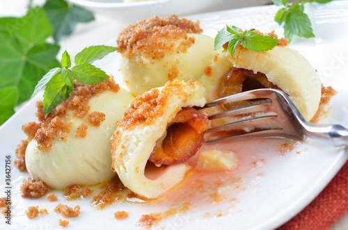 Photo: Feine Zwetschgenknödel als Dessert Feine Zwetschgenknödel als Dessert