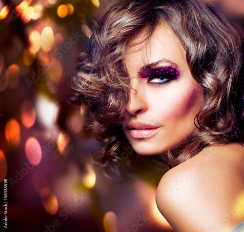 Photo: Fashion Beauty Girl. Fashion Vogue Style Portrait Fashion Beauty Girl. Fashion Vogue Style Portrait