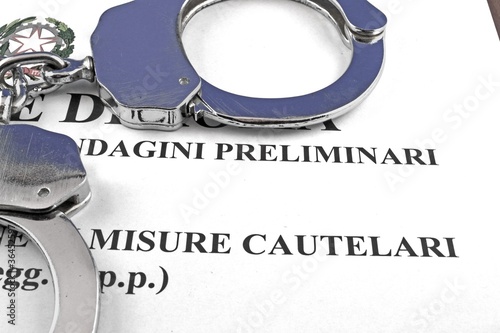 Foto: Ordine di cattura - ordinanza di custodia cautelare in carcere Ordine di cattura - ordinanza di custodia cautelare in carcere