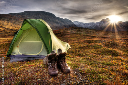 Photo: Camping bei Sonnenaufgang in Norwegen Camping bei Sonnenaufgang in Norwegen