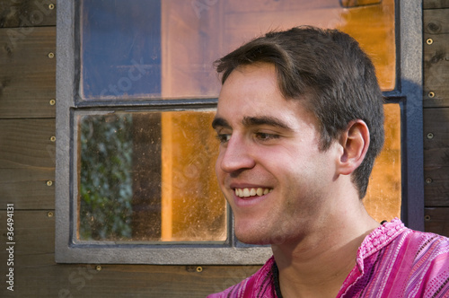 Foto: smiling man at the window smiling man at the window