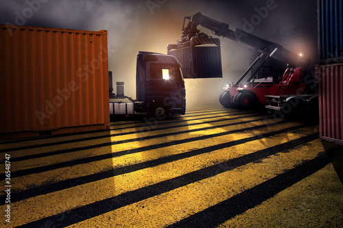 Foto: Container Handling Container Handling