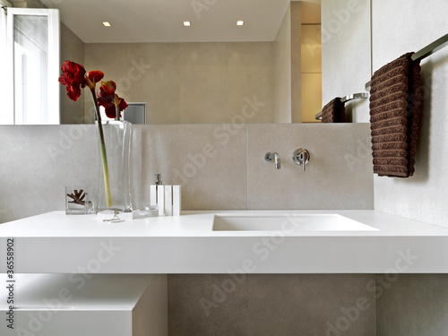 Photo: lavabo di design in bagno moderno lavabo di design in bagno moderno