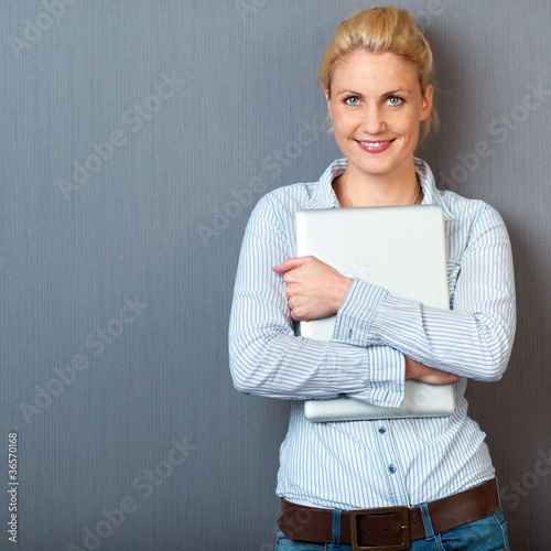 Foto: portrait mit laptop portrait mit laptop