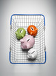 Foto: Piggy banks in shopping basket Piggy banks in shopping basket