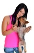 belle femme avec yorkshire terrier