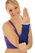 Junge Frau mit Bandage