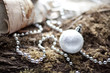boule de Noël sur fond de bois