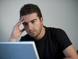 Foto: sad man laptop sad man laptop