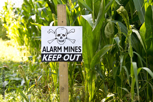 Foto: Land Mine Warning Sign Land Mine Warning Sign