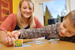 Mutter und Kind beim Spielen