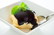 Foto: Ice cream with hot chocolate Ice cream with hot chocolate