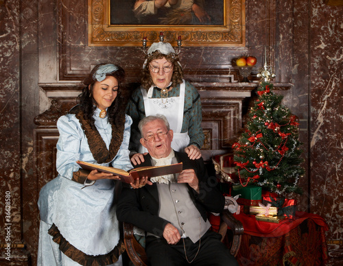 Foto: Family christmas carols Family christmas carols