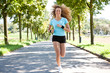 Junge Frau beim joggen