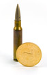 Patrone und Goldmünze