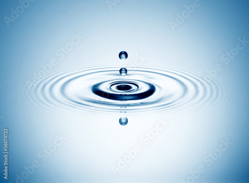 Photo: Wassertropfen 2 Tropfen blau Wassertropfen 2 Tropfen blau