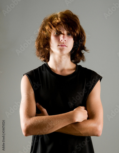 Foto: Teen boy with punk hair Teen boy with punk hair