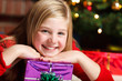 Foto: girl with christmas gift smiling girl with christmas gift smiling