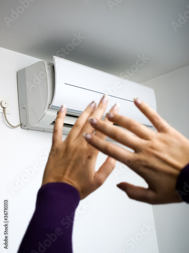 Photo: Dangerous air conditon Dangerous air conditon