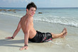 Foto: Junger Mann am Strand Junger Mann am Strand