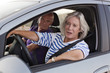 Foto: femme senior au volant femme senior au volant