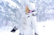 Foto: Girl in snowy forest Girl in snowy forest