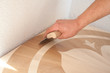 Holzbearbeitung mit Spachtel