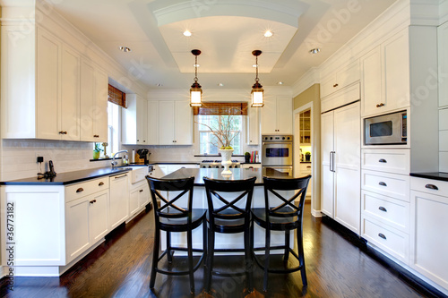Modern Kitchen Floors on Photo  White Large Luxury Modern Kitchen With Dark Floor    Iriana