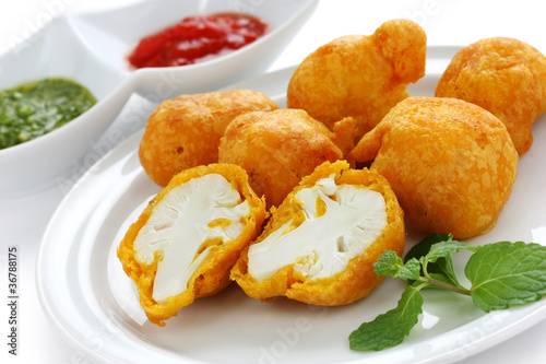 Photo: cauliflower pakora , indian fritter cuisine cauliflower pakora , indian fritter cuisine