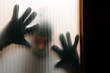 Photo: Einbrecher hinter Glasscheibe Einbrecher hinter Glasscheibe