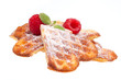 Waffeln mit Himbeeren auf weißem Hintergrund