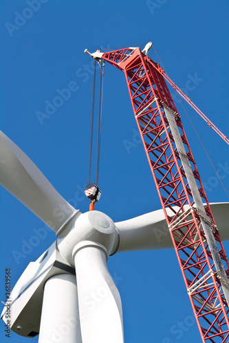 Foto: Windkraftanlage im Aufbau Windkraftanlage im Aufbau