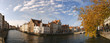canal et facade à bruges de jour
