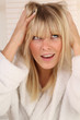 Photo: Blondine im Badezimmer Blondine im Badezimmer