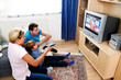 Familie beim Fernsehen
