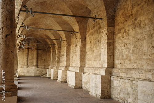 Photo: Minor cloister of San Francesco, Ascoli Piceno Minor cloister of San Francesco, Ascoli Piceno