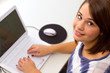 Junge Frau am Computer