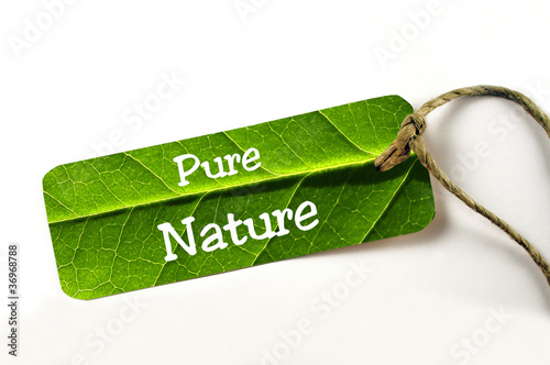 Foto: "Pure Nature" - Schild mit Kordel auf weiß isoliert "Pure Nature" - Schild mit Kordel auf weiß isoliert