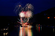 Feuerwerk am Fluss