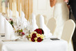 Hochzeitstisch auf einer Hochzeitsfeier