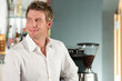 Foto: Coffeeshop - Barista in seinem Café Coffeeshop - Barista in seinem Café