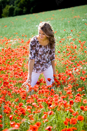 Foto: portrait of a young woman portrait of a young woman