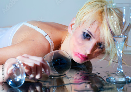 Foto: Drunk woman with glass Drunk woman with glass
